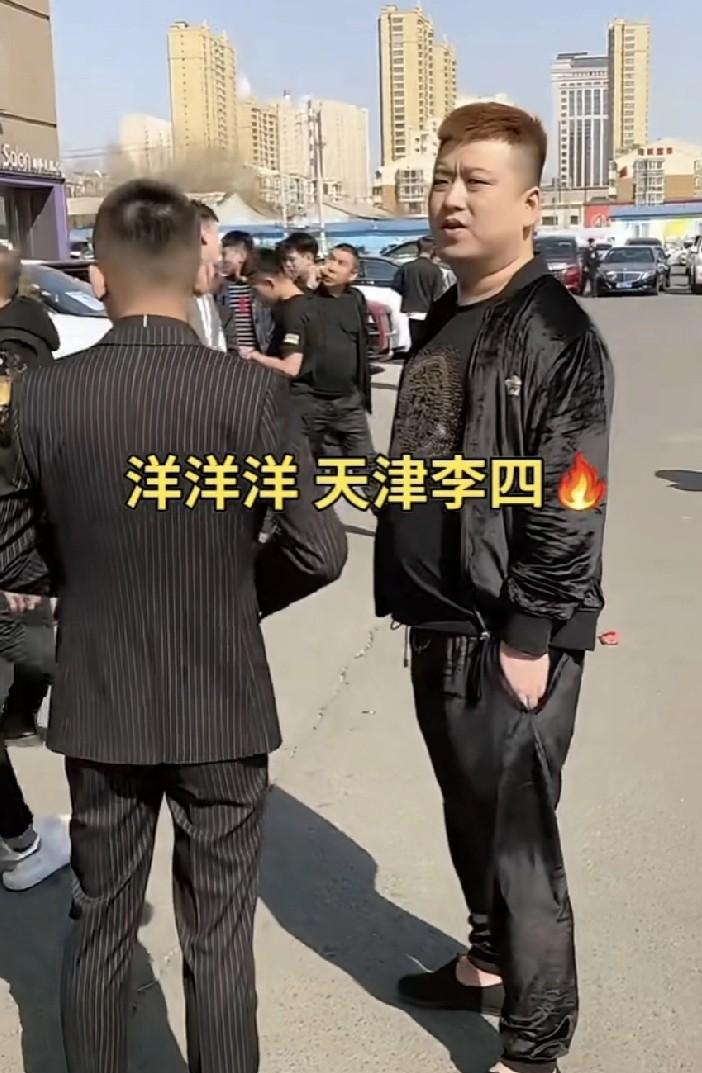 整天怨天尤人，李四称现在的洋洋洋跟小孩似的。前几天洋洋洋透露住院期间只有圈内只