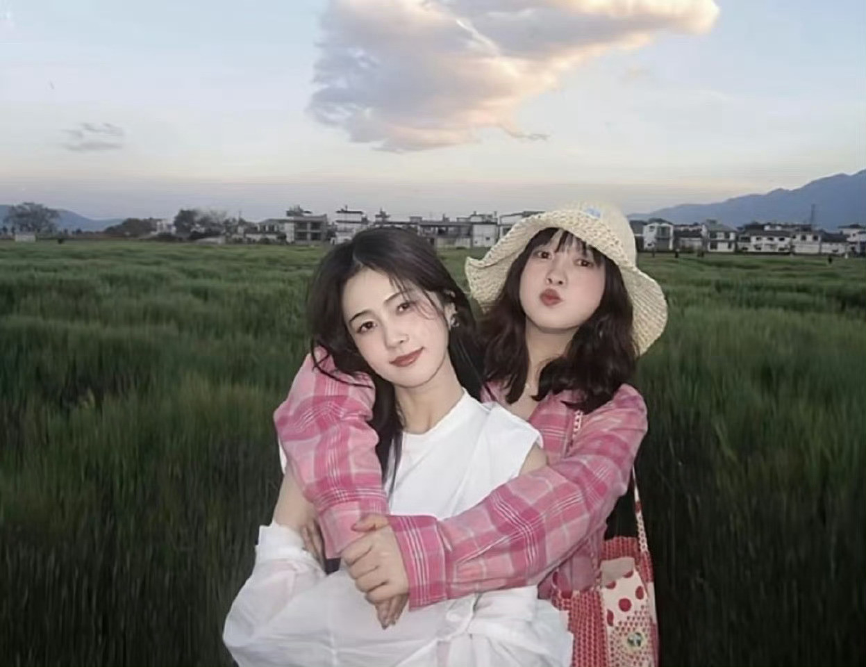 白鹿给闺蜜呵呵买车真友谊是两个人都很好，一起期待白鹿的李佩仪～