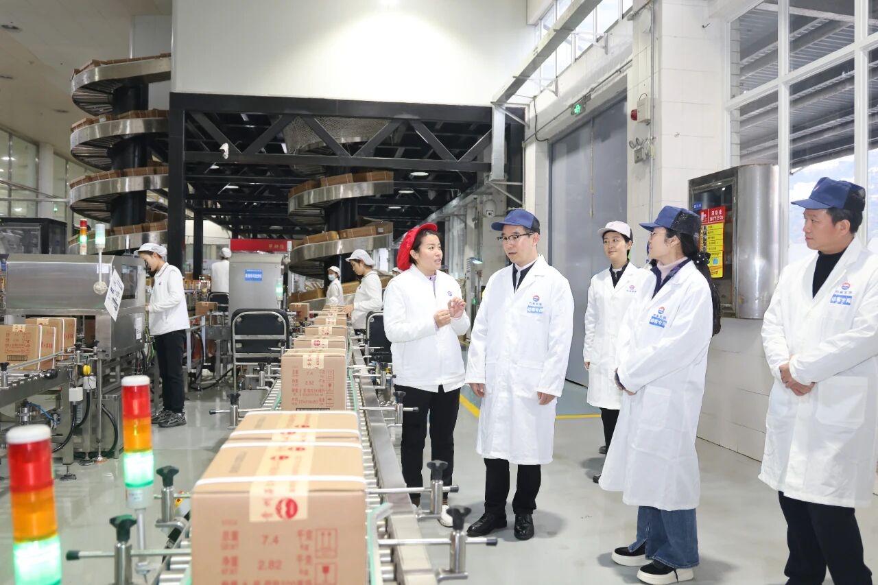 囤酒还是理财？元旦当天，茅台集团党委书记、董事长陈华，党委副书记、总经理王莉