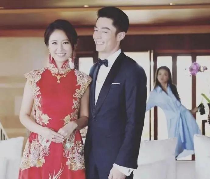 #林心如霍建华婚礼合照含金量有多绝#谁懂这张合照当年的分量！群星云集的阵仗，说