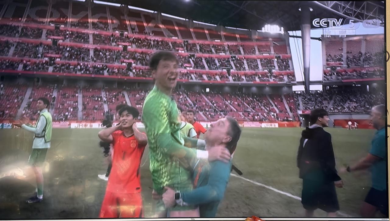 中国球迷昨天都快气死了！没想到今天又迎来一个好消息！U23国足点球战胜乌兹别
