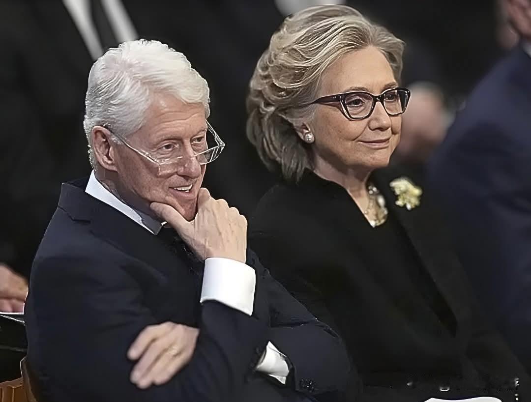 众议院监督委员会已下令美国前总统比尔·克林顿和前国务卿希拉里·克林顿出席面对面的