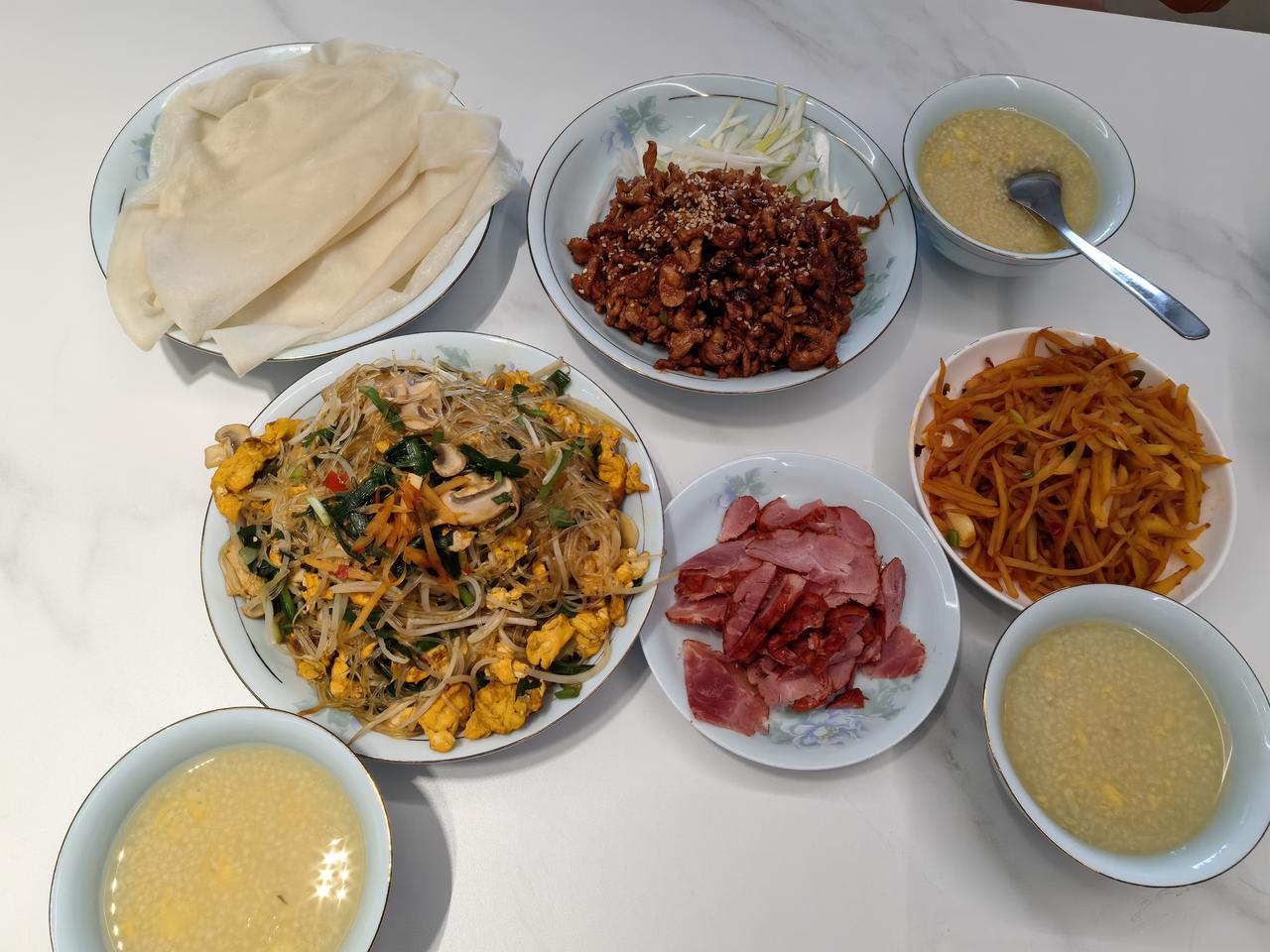 咬春了今天立春，外面阳光灿烂，天气很配合，春天的感觉扑面而来。