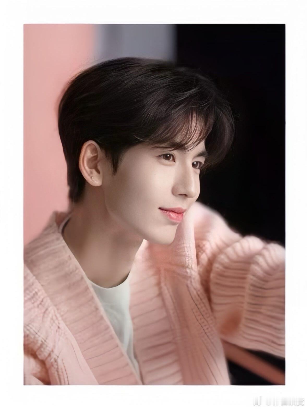 张凌赫张凌赫·这一套没法不心动吧❤️想要很想要～坐等直播张凌赫｜​