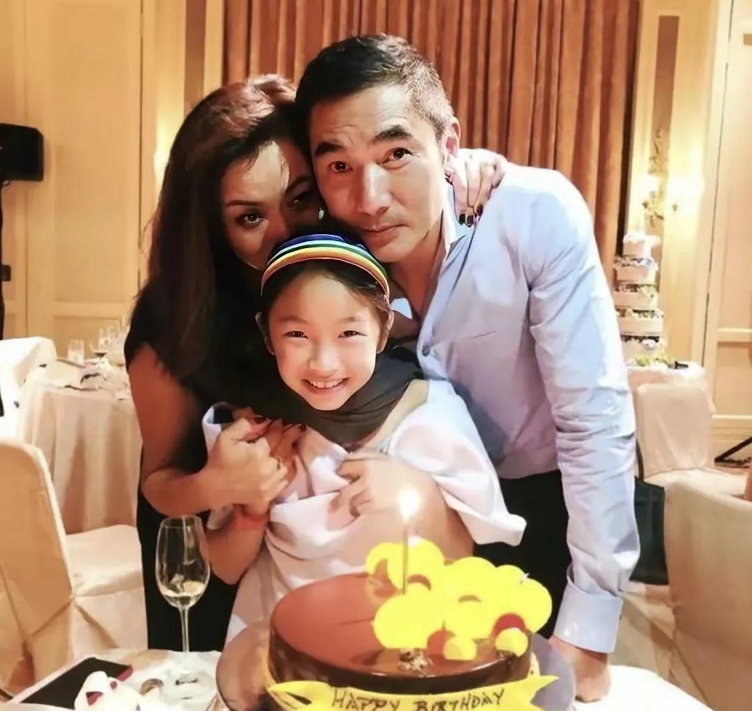好家伙，原来明星也管不管不住他的孩子！方中信吐槽17岁的女儿已经恋爱了，无奈的说