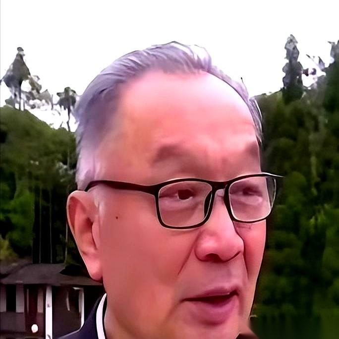 温铁军在高阶论坛上扔下的一句话，直接让台下一大片记笔记的笔尖停在了半空。他原话很