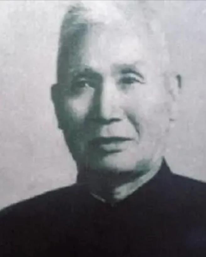 1939年，我军抓了几个日军俘虏，有人问师长王劲哉该如何处理，王劲哉笑道：“拉出