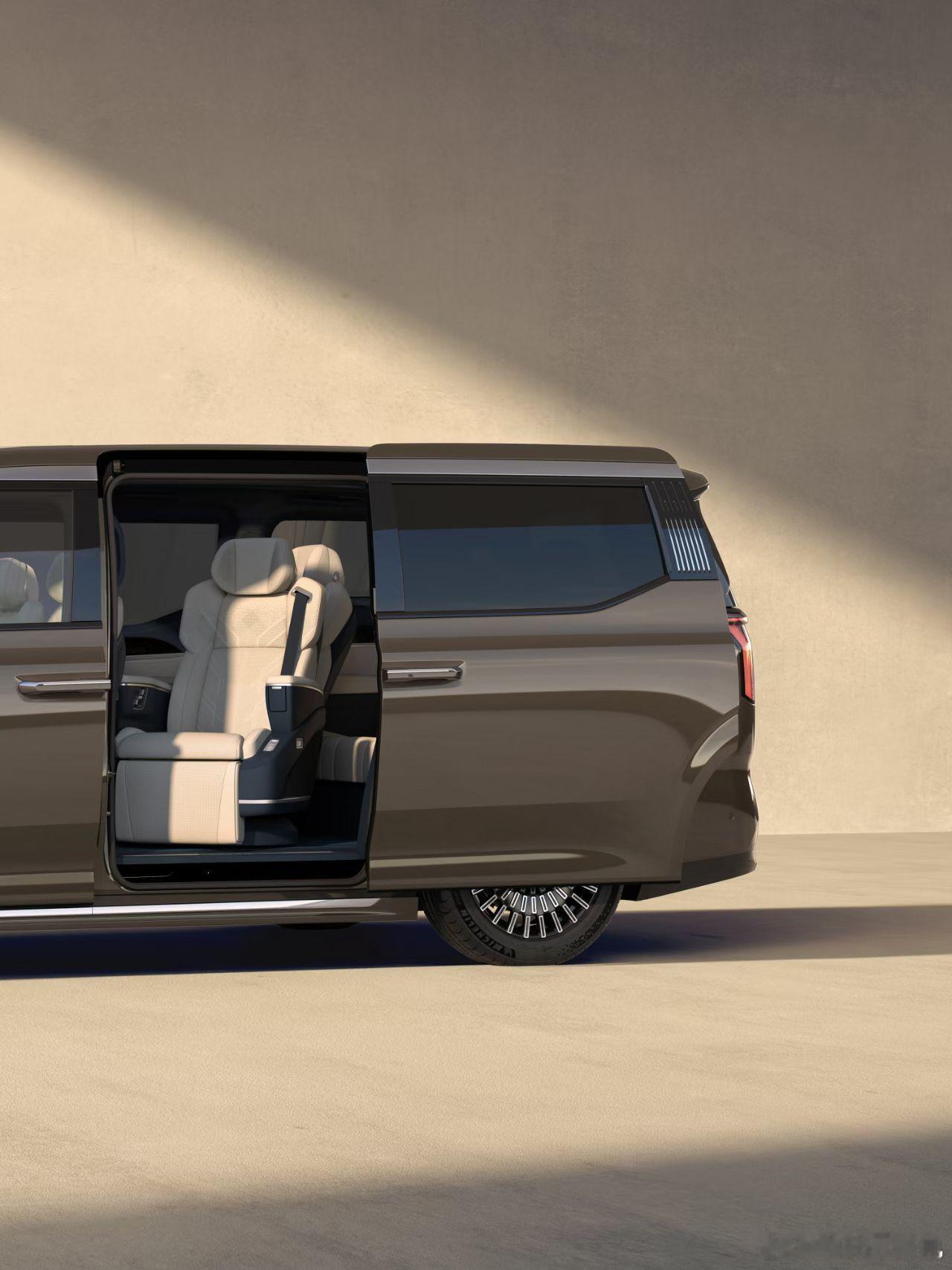 旋转座椅似乎已经成为了MPV的标配你们在买MPV的时候，会优先考虑这个需求吗？