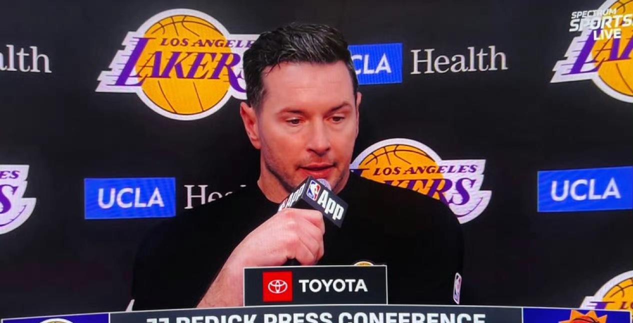 雷迪克谈及范德彪近况时表示：“这事其实挺有意思，前几天采访时我们还聊到沟通问题，