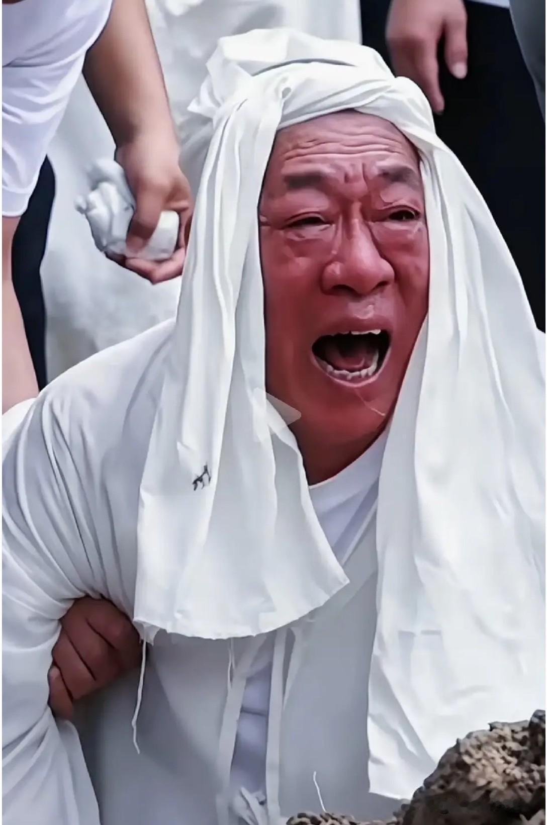世上最悲痛的表情莫过于如此！河南矿山董事长崔培军，一向以善待员工、热心公益为人熟