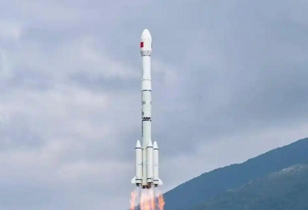 真是刺激！ 2026年7月23日晚上8点，西昌卫星发射中心，长征三号乙火箭顶