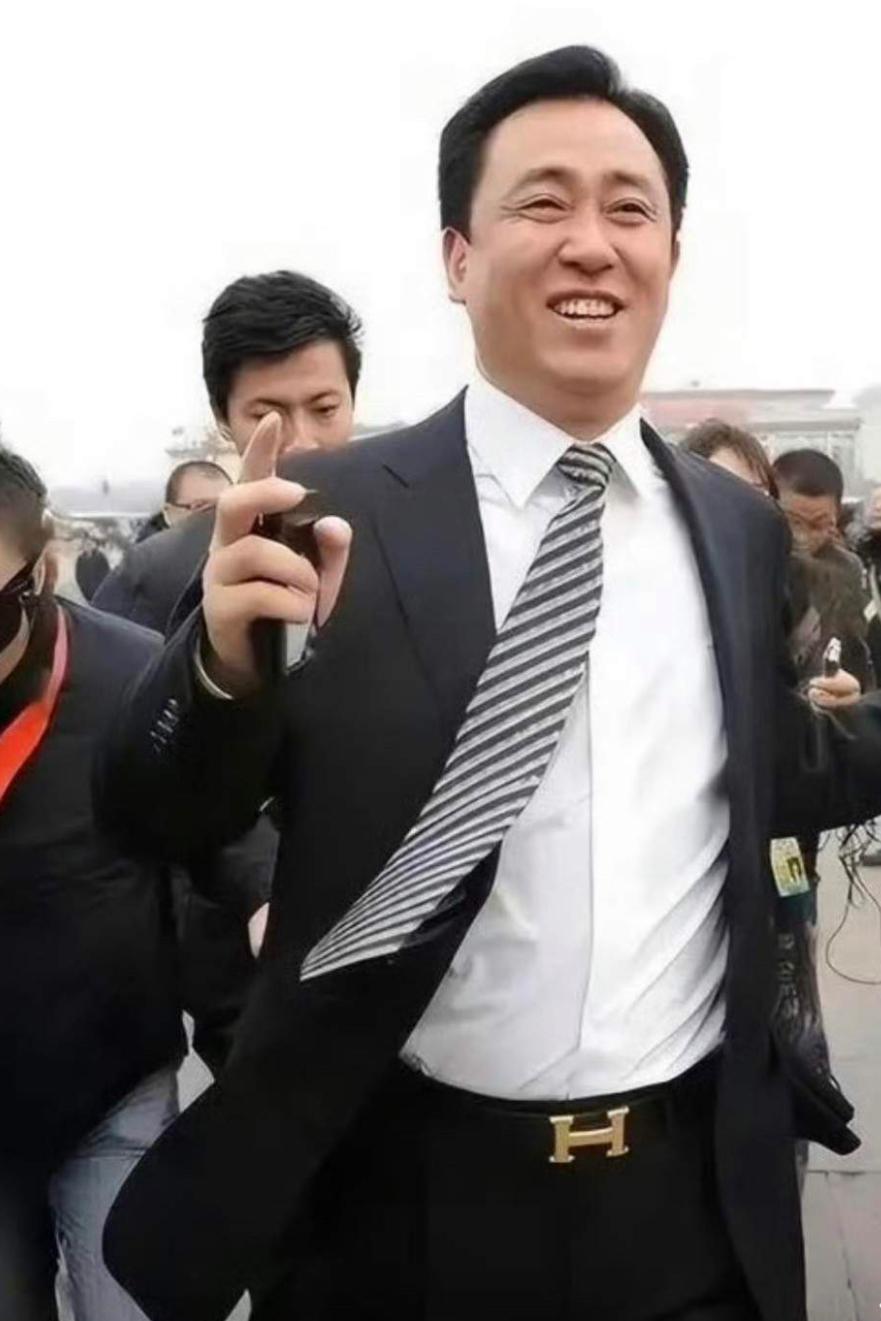 许家印后悔了，当初任泽平苦口婆心劝他，指导了一条可以扭转乾坤的建议，老许不听从，