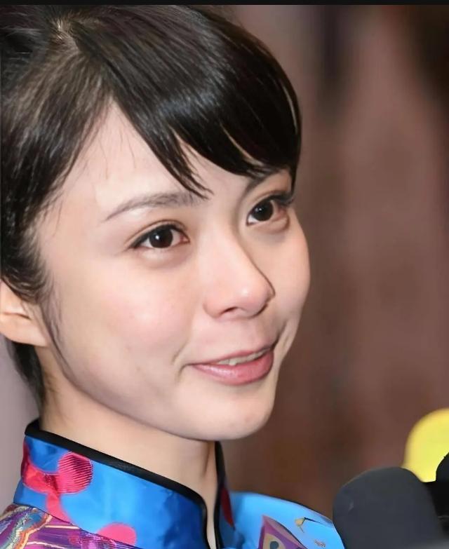 1998年那会儿，41岁的刘威跟才18岁的杨若兮谈起了恋爱，俩人一起过了整整9年