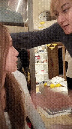 不得不说徐艺洋要是没打回来，黄子韬的口碑就完了。一开始以为徐艺洋被黄子韬扇巴