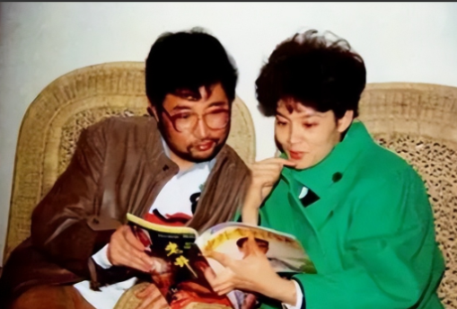 1979年，刚结婚1年的潘虹，出轨了导演杨延晋。杨延晋的妻子洪融可不是省油的灯，