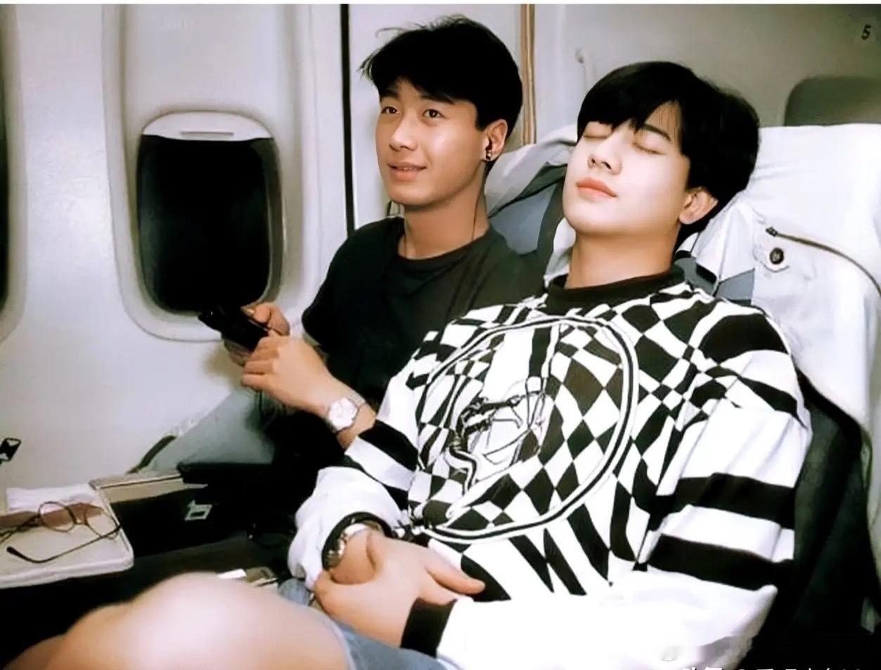 颜值巅峰的黎明与郭富城！大家瞧瞧呗，觉得哪个更帅？这张珍贵的老照片是一九九一年两