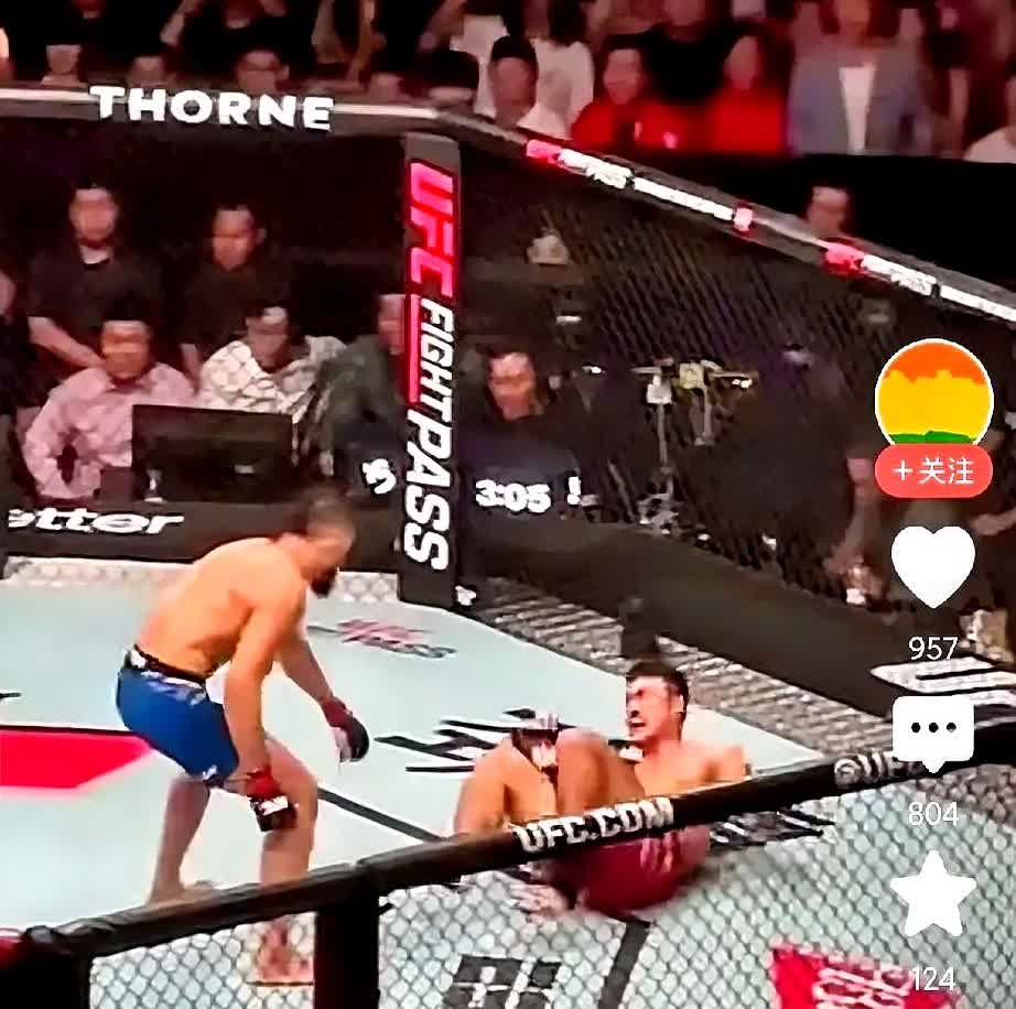 张名扬的胫骨裂缝，狠狠地抽了那些键盘侠一个大嘴巴。他们嘲讽他“意志薄弱”