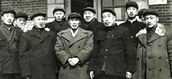 开国上将，沈阳军区司令员，百万志愿军统帅，一夜之间，什么都没了。可他自始至终没低