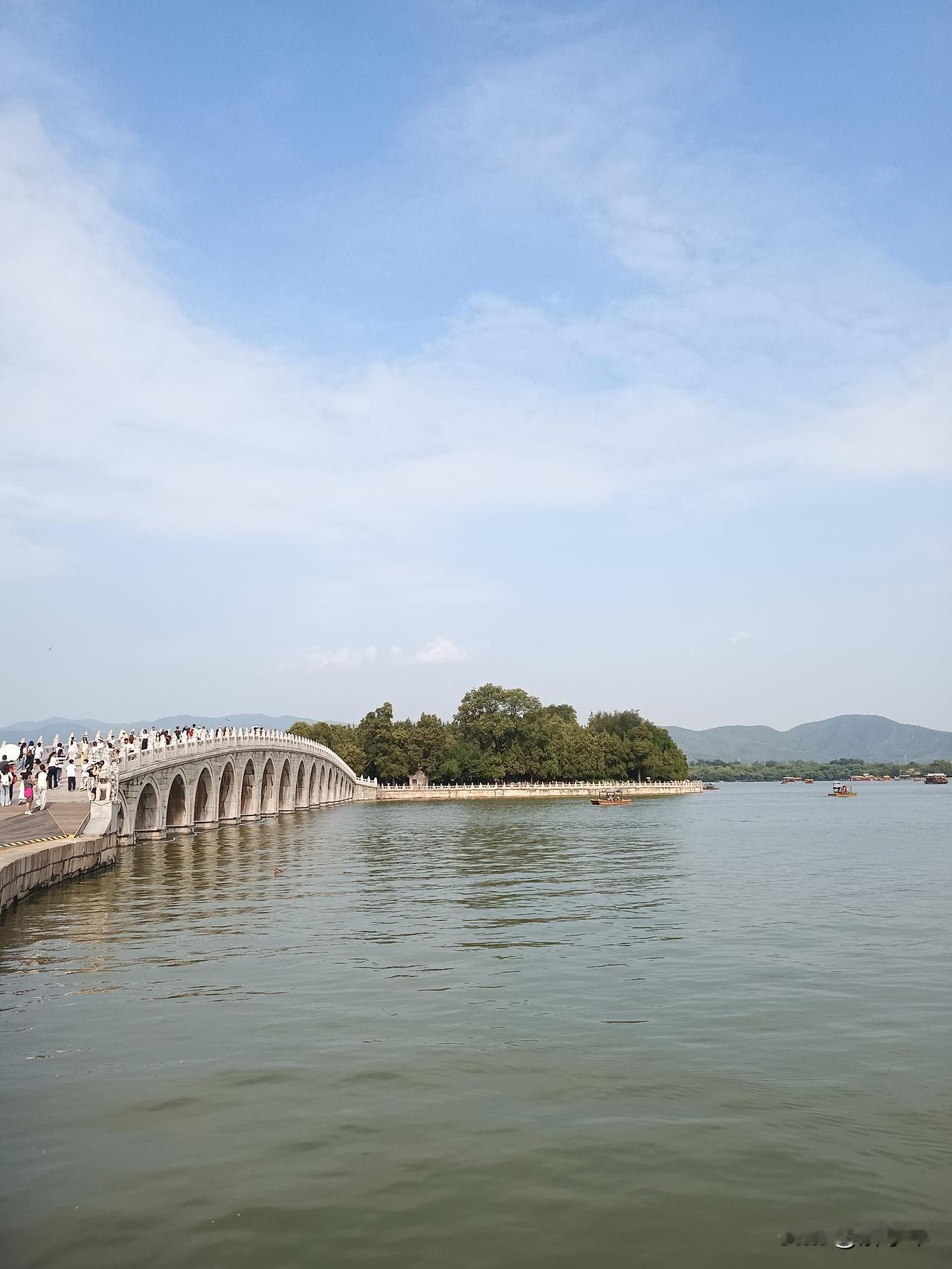 a股2024年以来的牛市，跟以往牛市还是有区别，一样又不一样，本轮牛市，是新兴