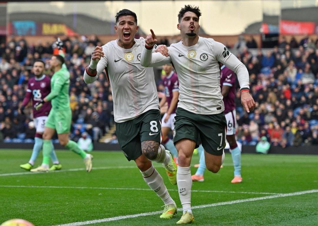 不知不觉之中切尔西都到英超第二了！国际比赛日后的首场英超比赛，切尔西2-0轻松获