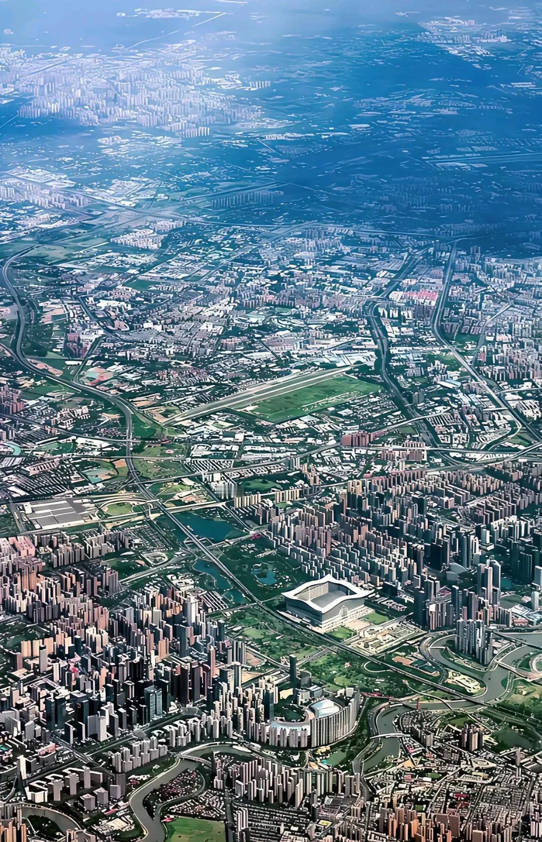 中国最大的问题不是GDP世界第一，高铁里程世界第一，进出口贸易世界第一，军