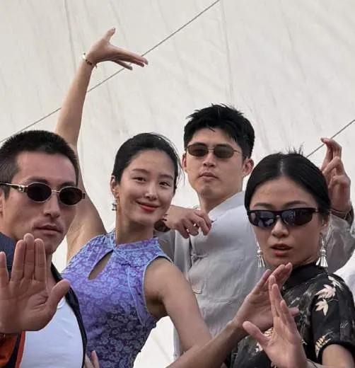 杨采钰真是抢手啊，和比她大30岁的老公陈金飞离婚后，没想到还嫁入了豪门。首发和老