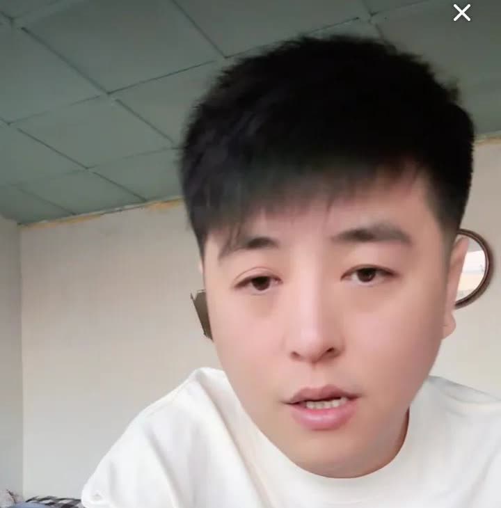 张伦巴今天突然爆雷了！说支持许妈这边的一个主播，与那边专门打配合，已经铁板钉
