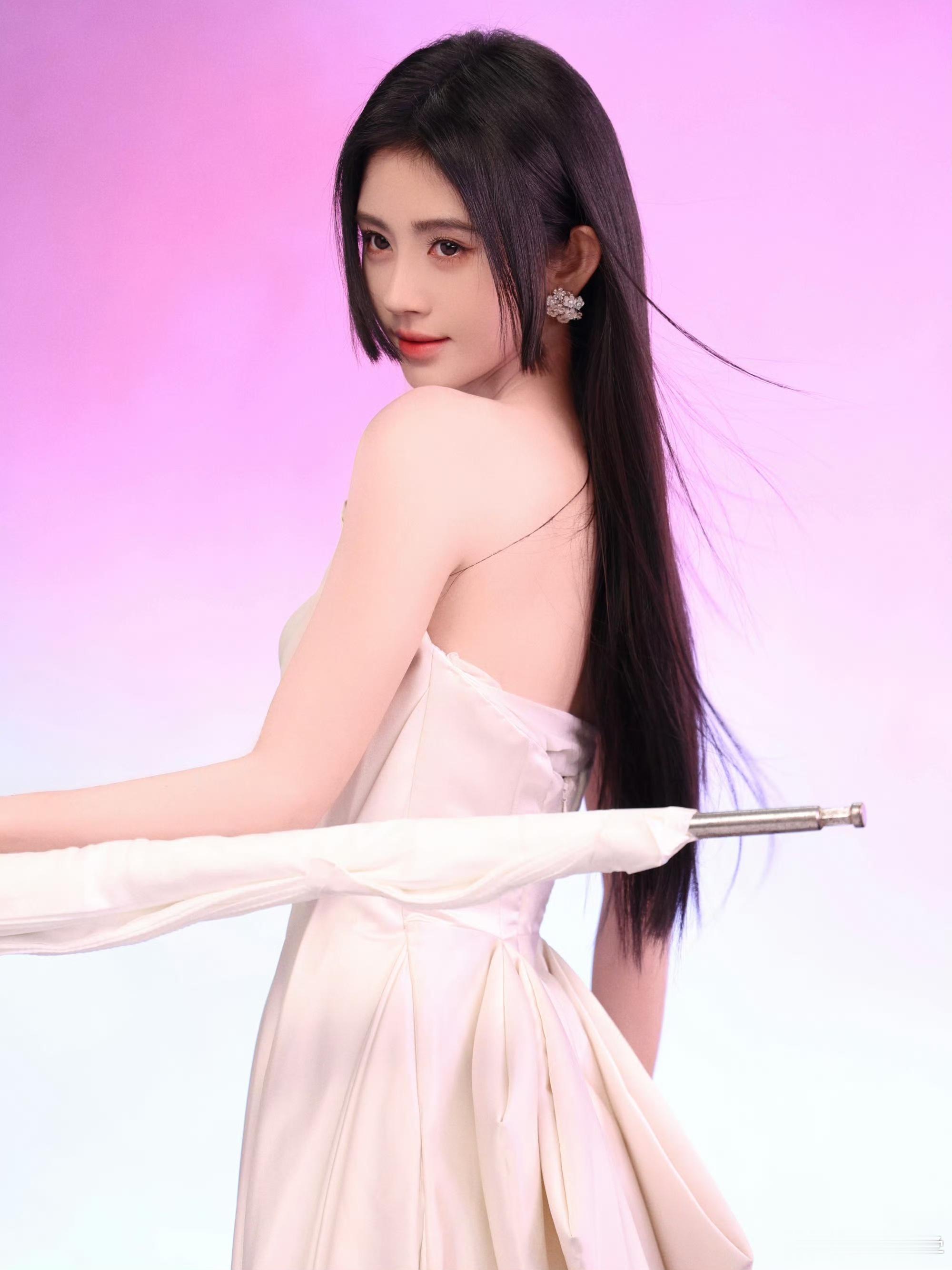 鞠婧祎首位登封PORT男刊中国女星这份封面荣誉自带独家buff，整整十五年没有中