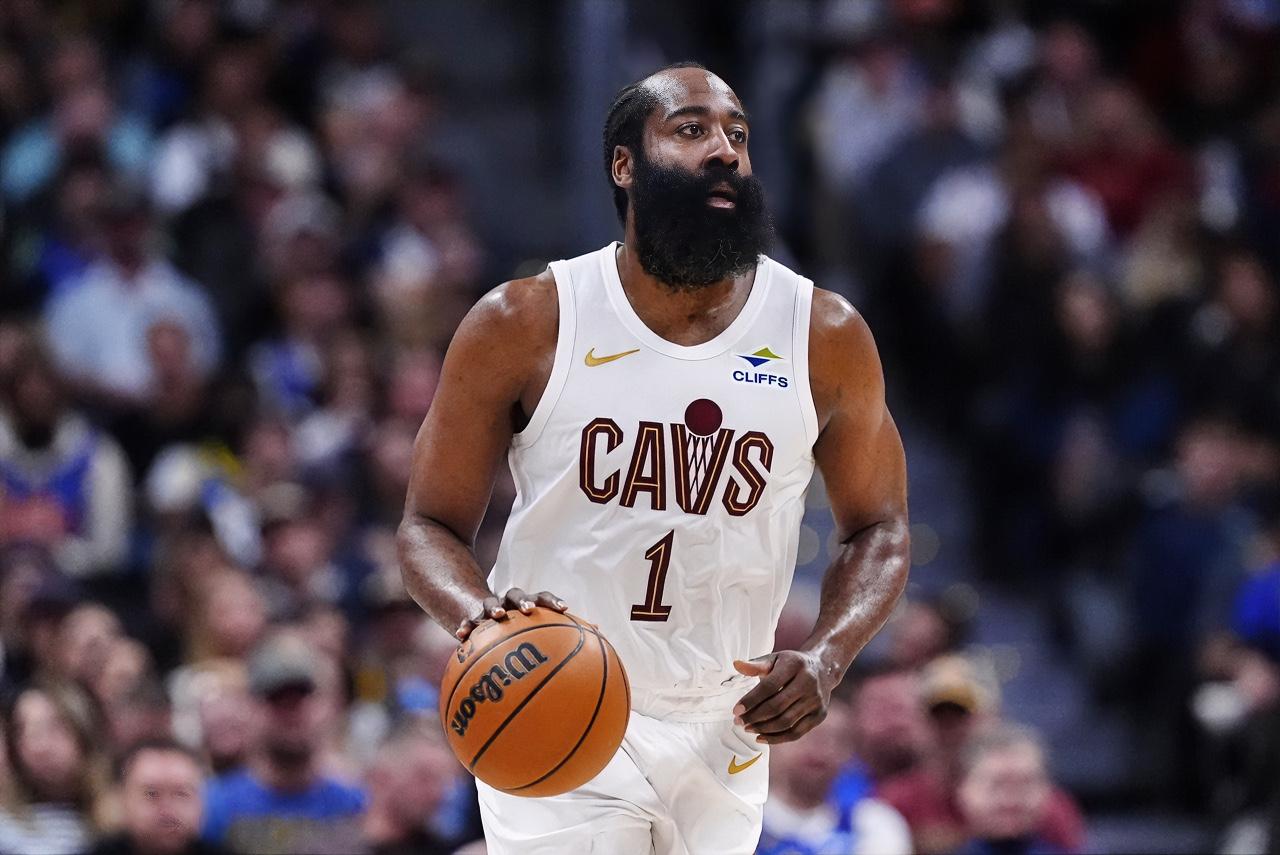 哈登：萌库，科尔说你不会参加全明星正赛，这是真的吗？？？库里：咋啦？你有想法？