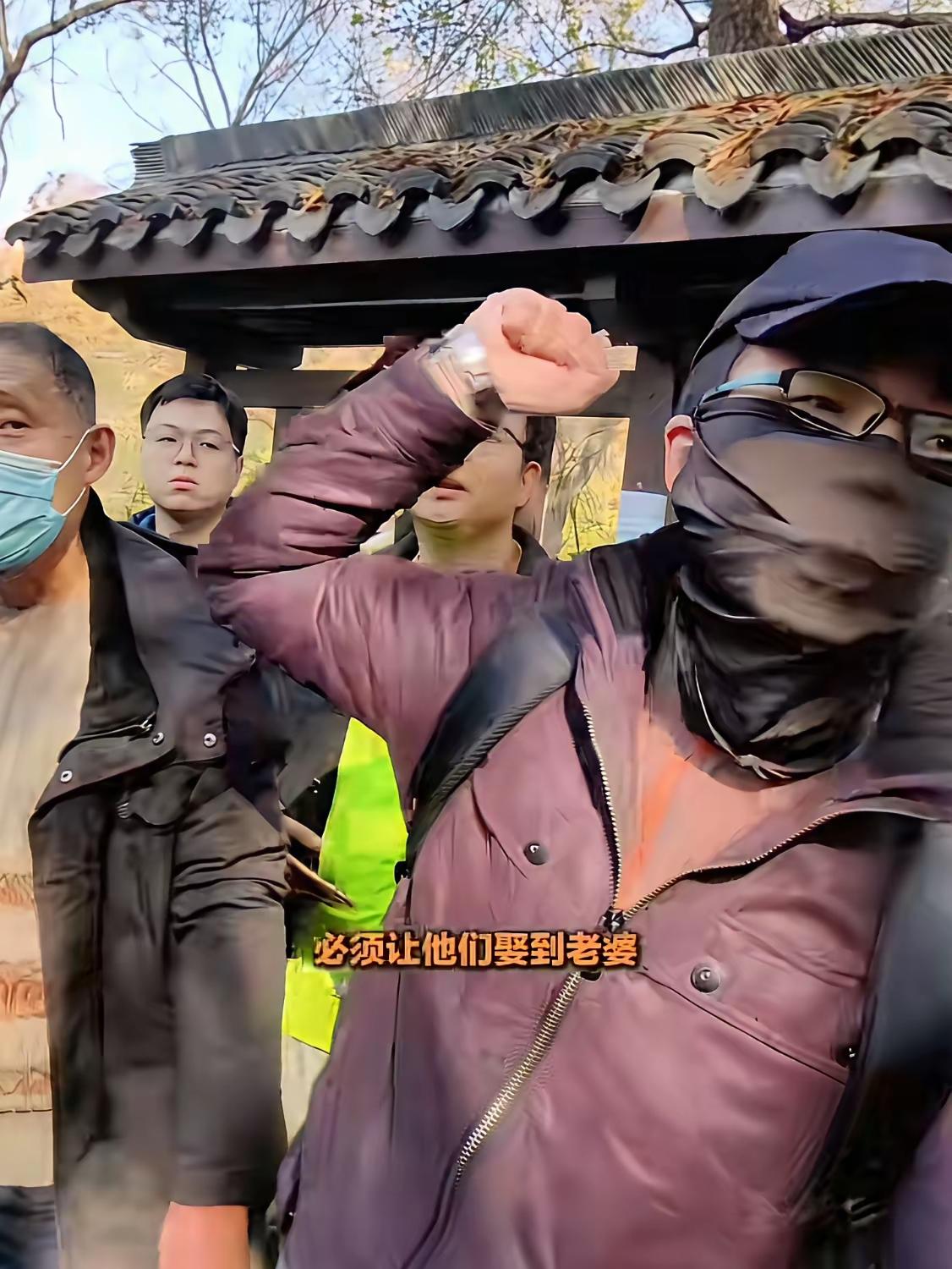 万松书院这个男人，连真容都不敢露，还大言不惭为底层男人发声，他的意思底层男人必须