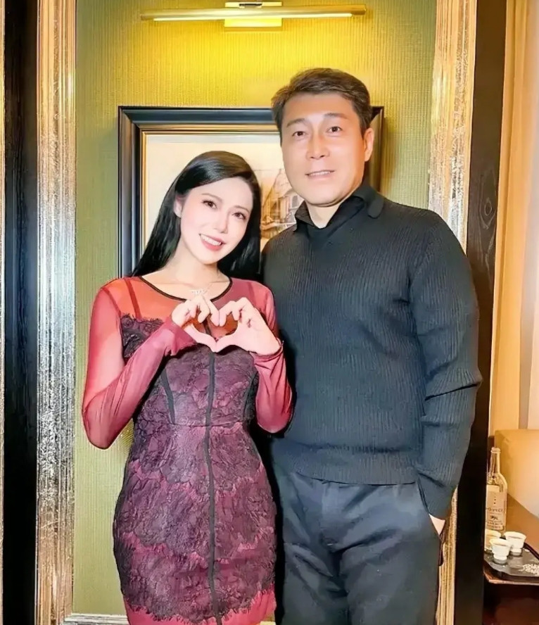 申思一直是一个有头脑的人，特别是有了污点以后就没想过在自己专业圈子里风起云涌。