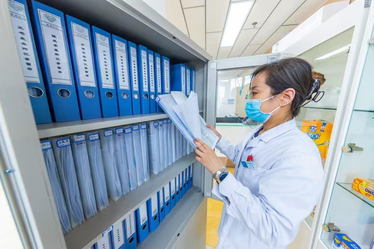 我表哥待业快两年了，好不容易等来个月薪6800的岗位，他居然当场拒绝，理由真的