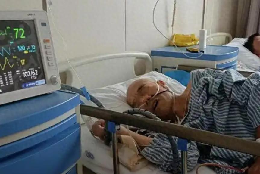 河南郑州，79岁老人腹痛就医，多次检查确诊为胃炎，竟被医院以“胃癌晚期”紧急切除