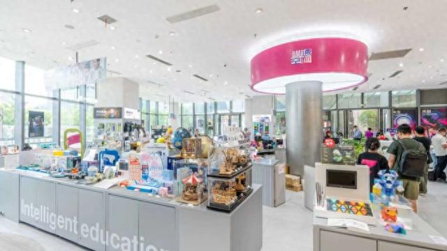 打造全球AI消费首发窗口! 400余家科技品牌、近百款新品亮相西岸
