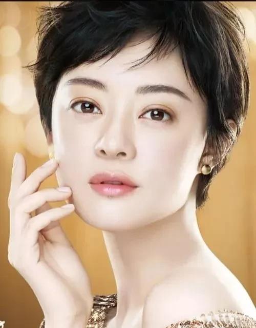 一觉醒来，孙俪人都懵了，她万万没想到，巜蛮好人生》中因为，饰演的胡曼黎，夹杂