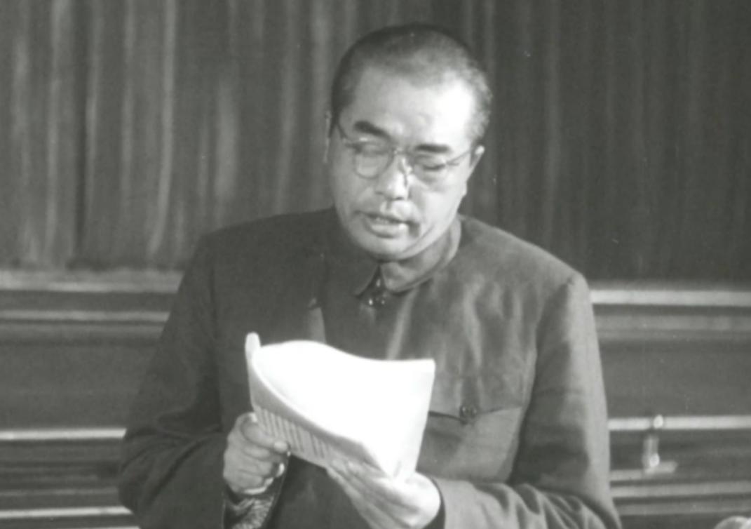 华国锋是怎么高规格接待被罢官的彭德怀的1.亲自出面设宴2.全程陪同调研