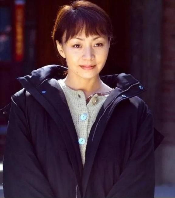 一次，宋丹丹和老公赵玉吉吵架，她本想离家出走来试探老公，谁知刚一出门，老公不但没