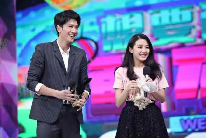 七年情断！彭冠英张含韵分手背后的真相是…想当年他俩都谈婚论嫁了，结果还是