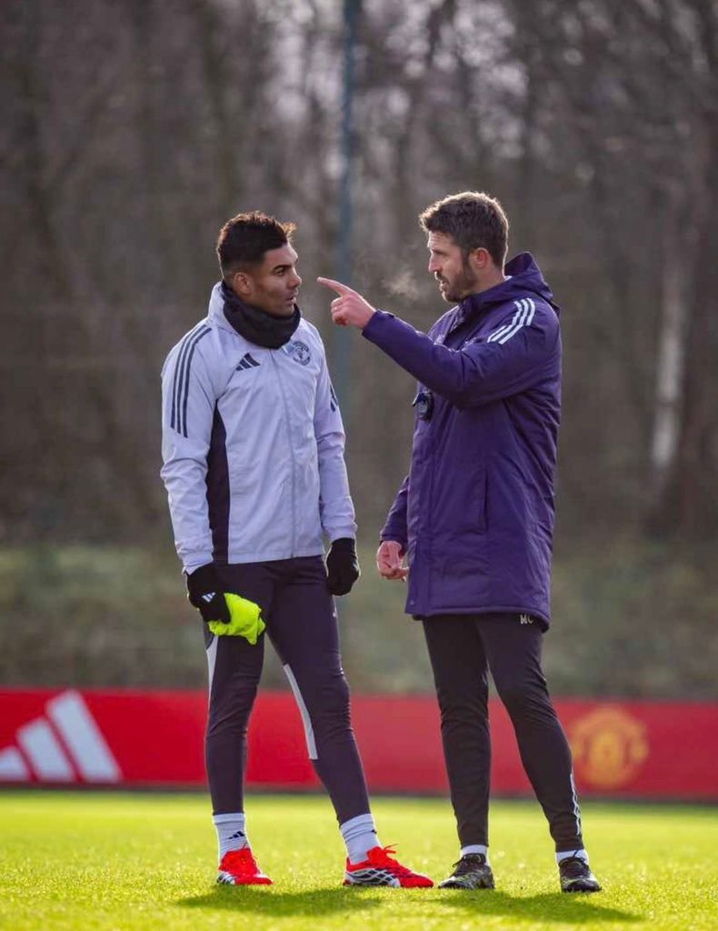 TA：卡塞米罗本赛季只要达到35场首发，就可自动与曼联续约一年，年薪1800万镑