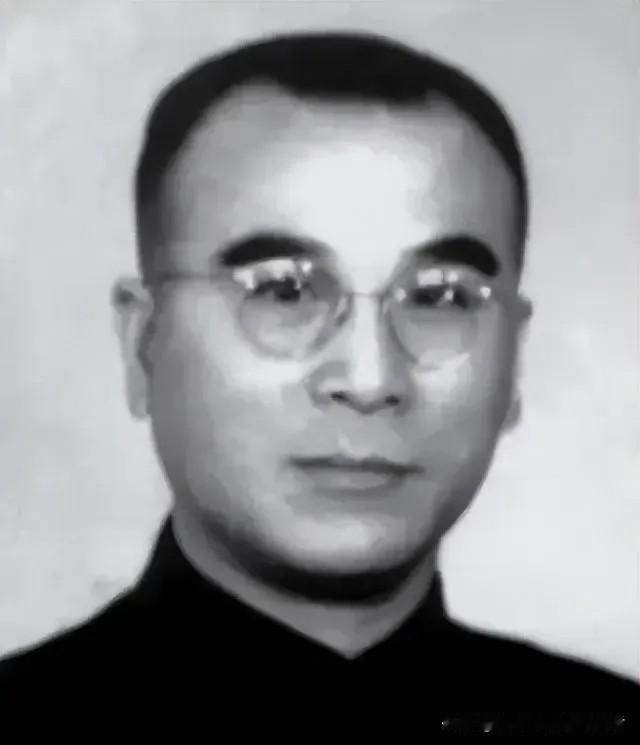 1949年，南京。保密局的特务已经把上万名共产党员的处决名单划好了红叉，就等一声