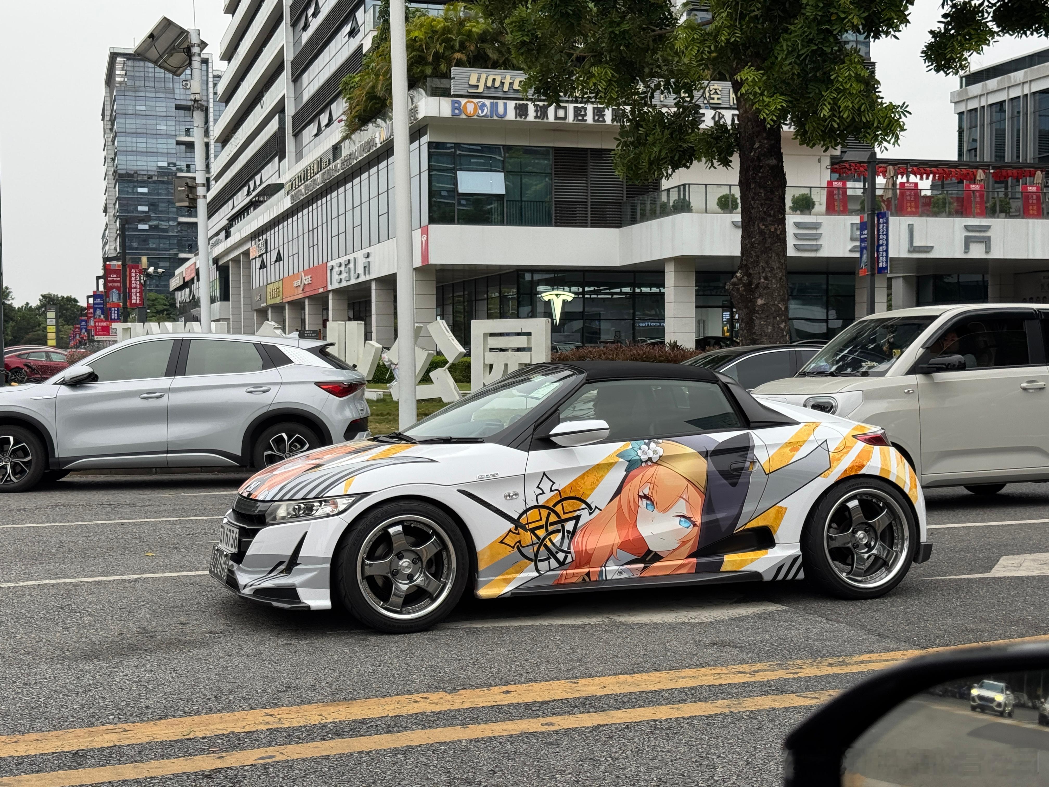 这台本田小跑车很有意思，车小车轻中置后驱还拉风，如果进来国内，有人喜欢吗？汽场全