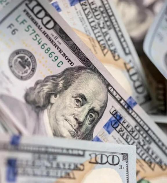 全世界现在都在赌中国和美国到底谁先扛不住。目前的状况是中国有货，美国有钱，但美国