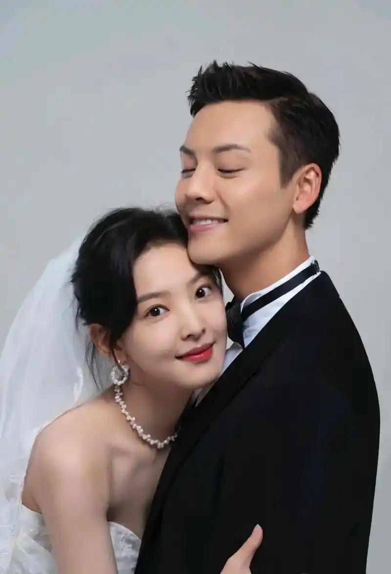 陈伟霆，恭喜你官宣结婚生子，开启人生新篇章！愿你与爱人携手共度每一个晨昏，在生活