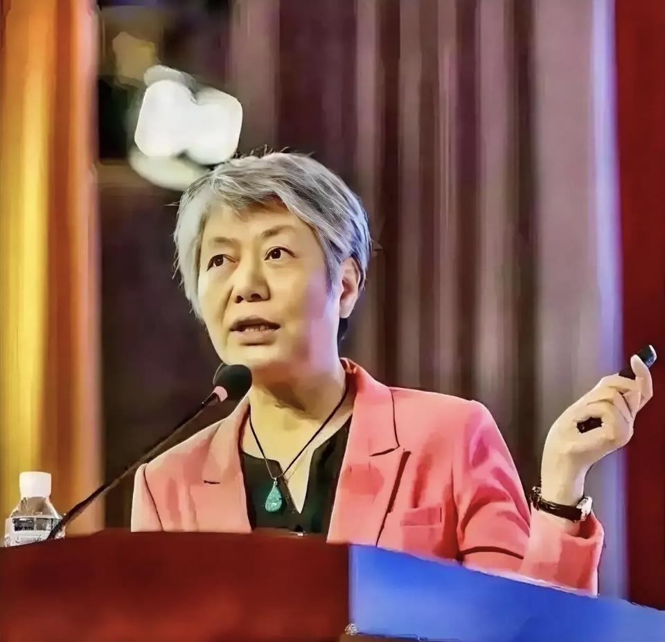 别再让孩子“假性单亲”！中国爸爸该醒醒了说真的，中国最该补育儿课的不是妈妈，