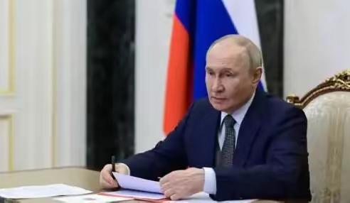 俄中之间的石油交易，突然爆出个大新闻，有贸易商偷偷透露，俄罗斯给中国的石油价格，