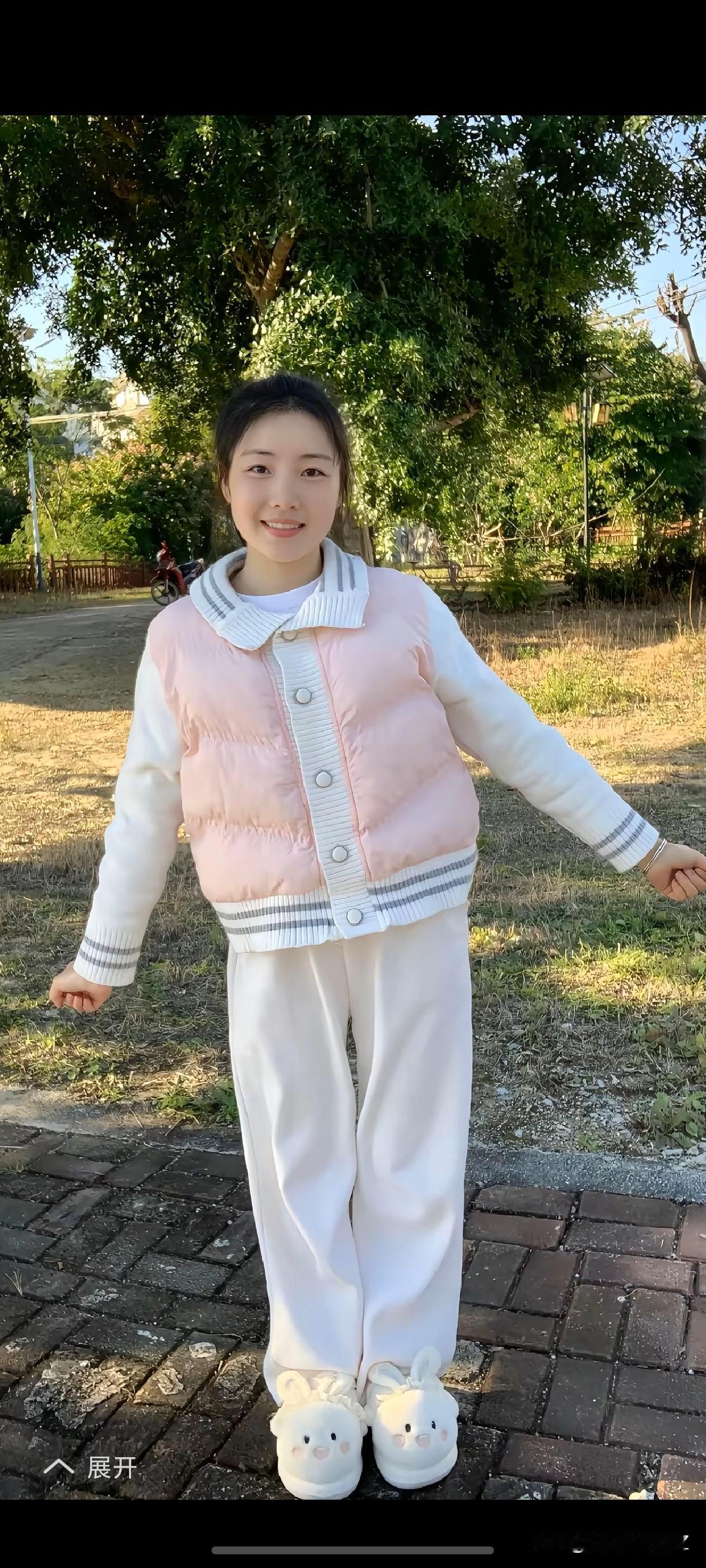 干净利落，清新养眼，浅色系穿搭，清甜女生绝了