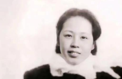 1949年南京解放，刘伯承得知原配尚在人世，在乡下生活得十分艰苦。他心怀愧疚，托