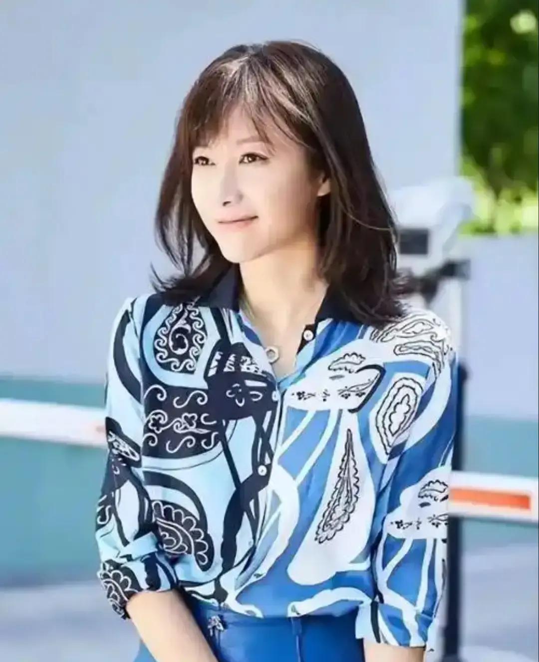 王朔离婚那年，徐静蕾26岁没人能证明她插足，也没人敢否认她受益。19