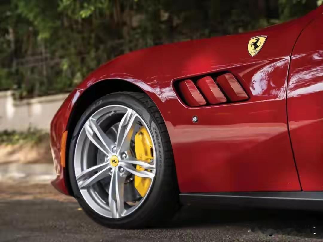 2018法拉利GTC4Lusso70周年纪念版是为庆祝法拉利成立70周年推出的