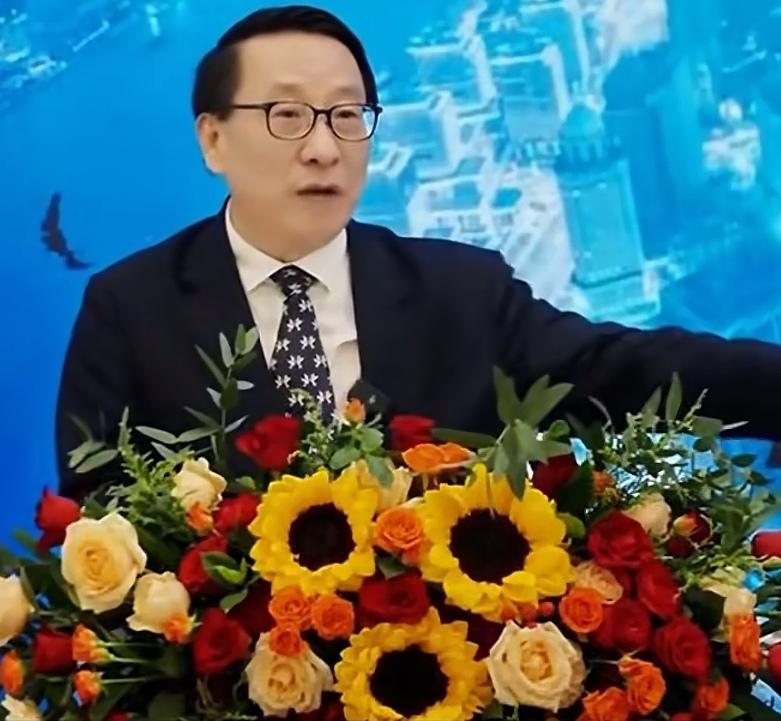 最近，我一直在观看蔡正元和高志凯的时事评论和演说，发现这俩人有很大的不同！台湾的